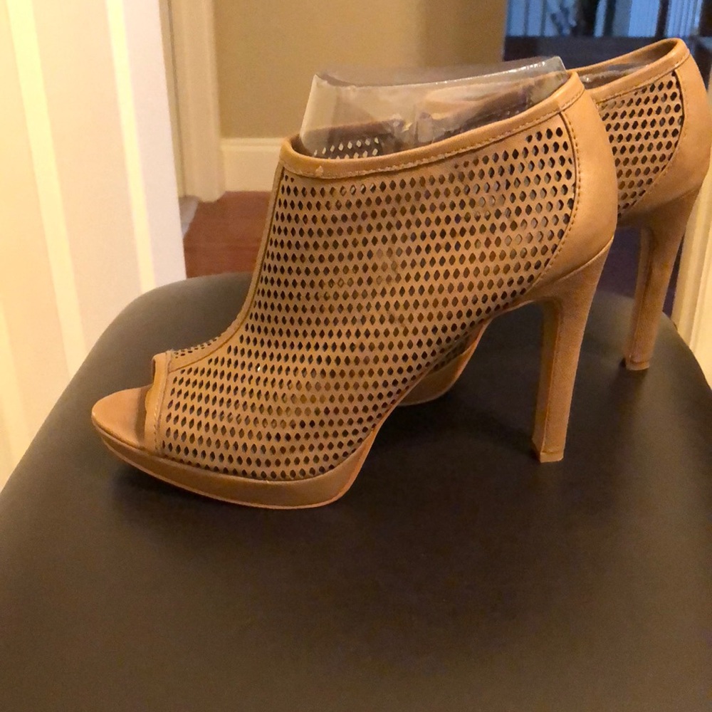Heels - Picture 2 of 5